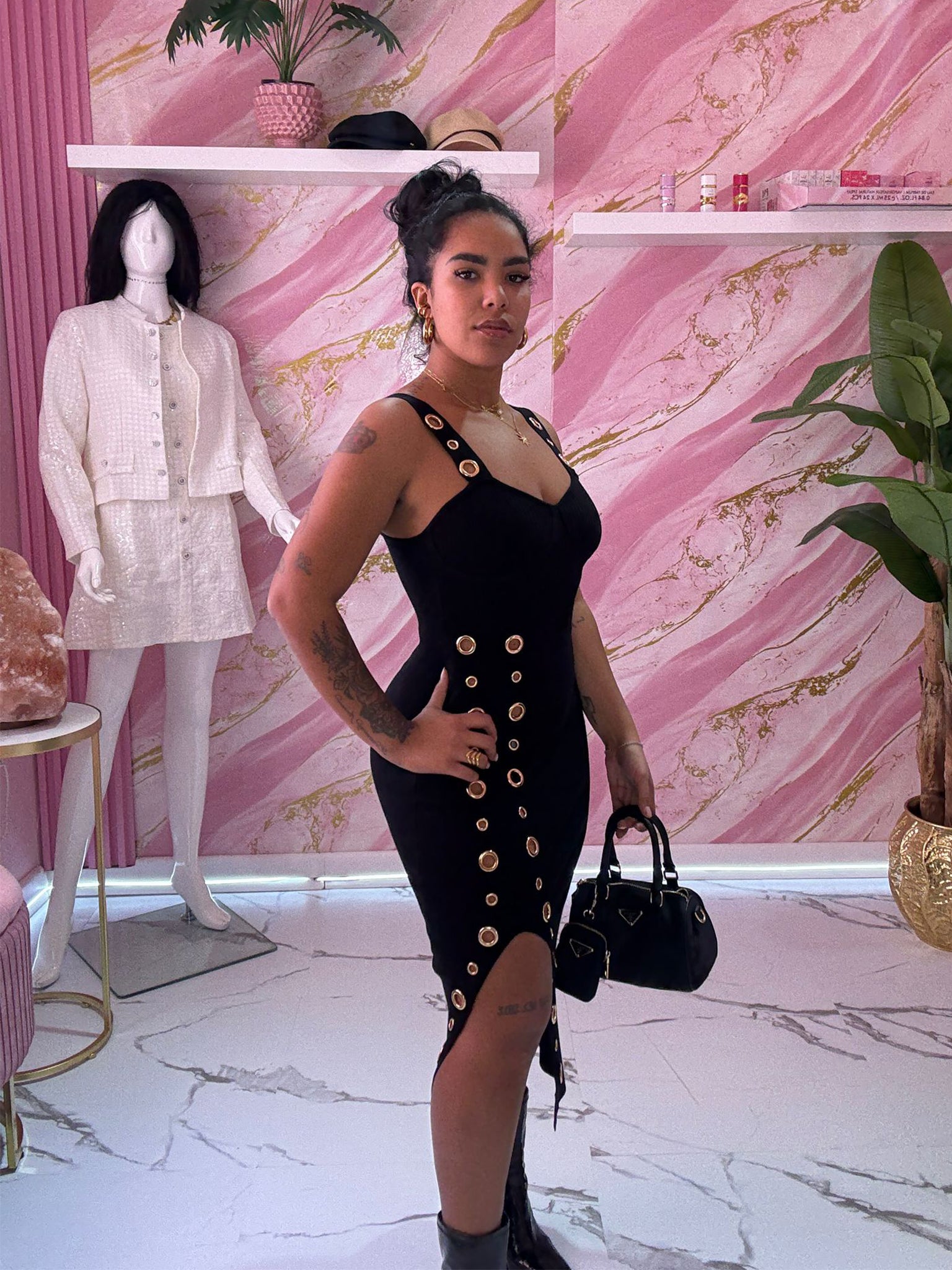 Abito Nero Asimmetrico con Borchie Metalliche